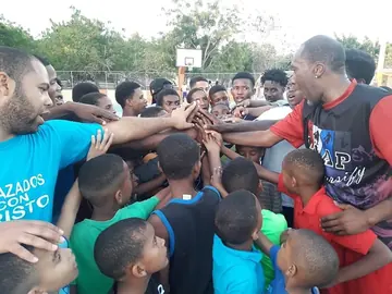LEAP Diversify youth basketball huddle